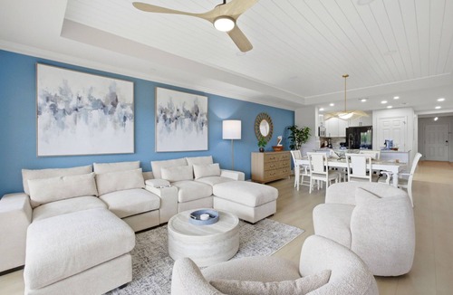 Reunion Condo | New! Epic Cabana Court Luxe Retreat