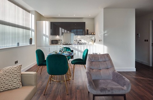 Slough Apartment | New Eton House Residence - 2B Flat