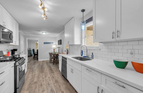 Sugar Land House | New -Family Friendly w/POOL, Pool Table, 15 min to Galleria - Pet friendly