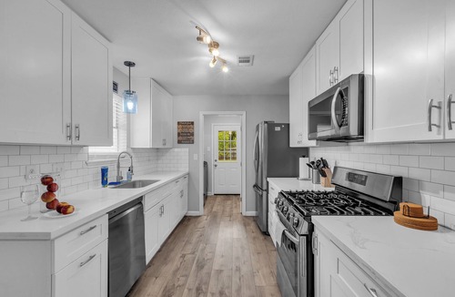 Sugar Land House | New -Family Friendly w/POOL, Pool Table, 15 min to Galleria - Pet friendly
