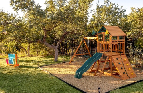 Dripping Springs House | NEW! Family & Group Oasis Pickleball Pool Hot Tub Playset Sleeps 18