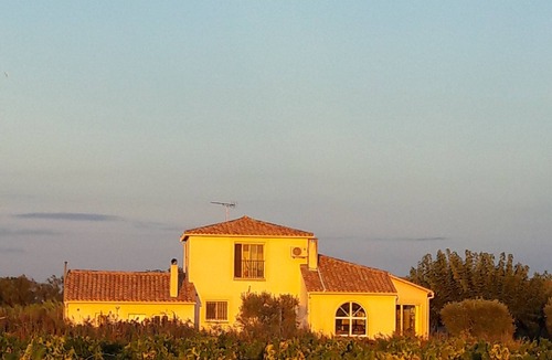 Aigues-Mortes Villa | New: Family home in a relaxing setting surrounded by vineyards
