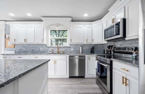 Eudora House | New! Family Retreat Hot Tub & Fun country home!