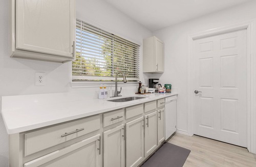Braun's Farm House | New!FamilyGetaway w/Theater/BBQ/FirePit@SeaWorld/SixFlags