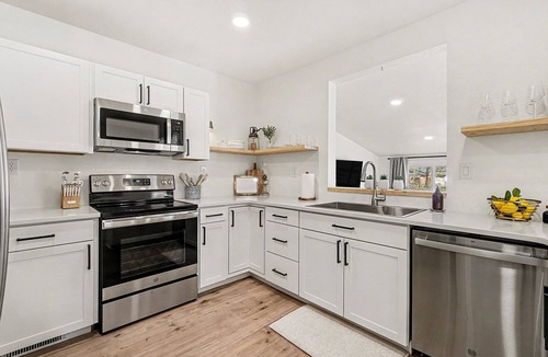 Johnstown House | New Farmhouse, Kitchen & Coffee Bar, Near Hospital