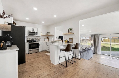 Johnstown House | New Farmhouse, Kitchen & Coffee Bar, Near Hospital