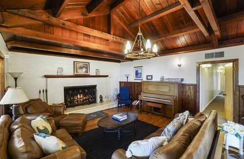 Clifton House | New Fire Pit Area, Walk to Water, Pac-Man Game