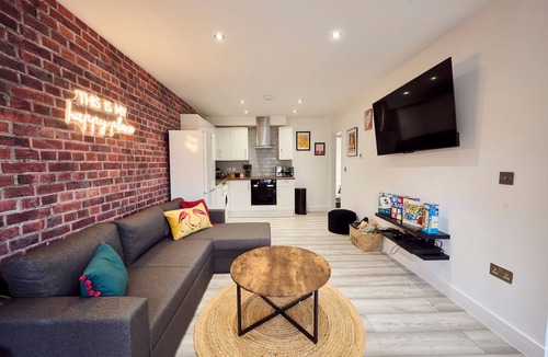 Luton Apartment | New Flat~FREE Parking~PS4~WORKSPACE