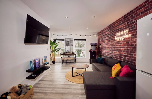 Luton Apartment | New Flat~FREE Parking~PS4~WORKSPACE