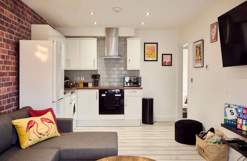 Luton Apartment | New Flat~FREE Parking~PS4~WORKSPACE