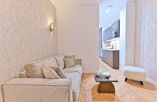 Quartier de la Plaine-de-Monceaux Apartment | New flat with AC Porte Maillot/Arc de Triomphe