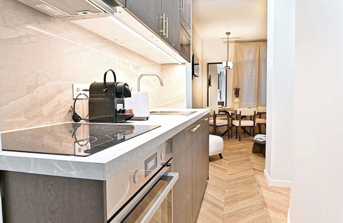 Quartier de la Plaine-de-Monceaux Apartment | New flat with AC Porte Maillot/Arc de Triomphe