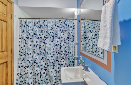 Whippleville Cabin | New! Foothills Lodge & Diner 1BR Sleeps 2