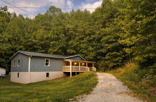 Cana House | New! Forest Edge Retreat by Buffalo Mtn Getaway