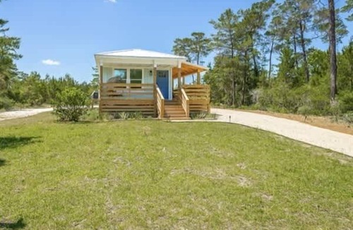 Carrabelle House | NEW Forgotten Coast Cottage, Beach River Town