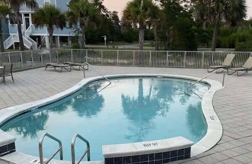 Carrabelle House | NEW Forgotten Coast Cottage, Beach River Town