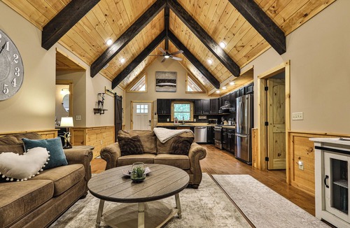 Ellijay Cabin | *NEW*FREE PETS King Bed Fire pit Hot Tub