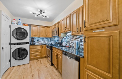 Hoboken Condo | NEW-Free Prkg-2BR/2.5Bath/3 Queen Size Beds-Duplex