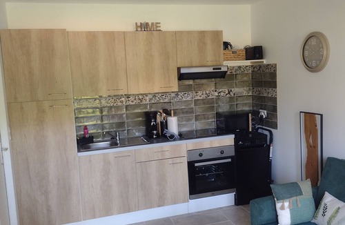 Herepian Apartment | New, fully-equipped F2 gite in secure grounds