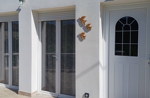 Herepian Apartment | New, fully-equipped F2 gite in secure grounds