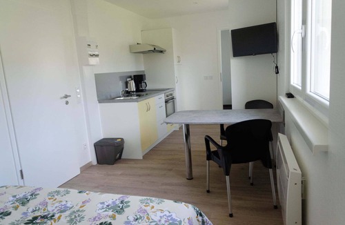 Gunstett Apartment | New, fully-equipped studio