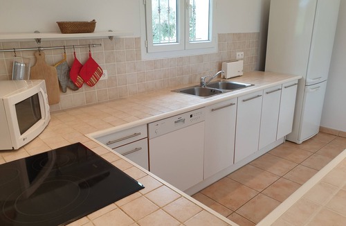 Aups House | New, fully-equipped villa in a peaceful setting among olive trees.