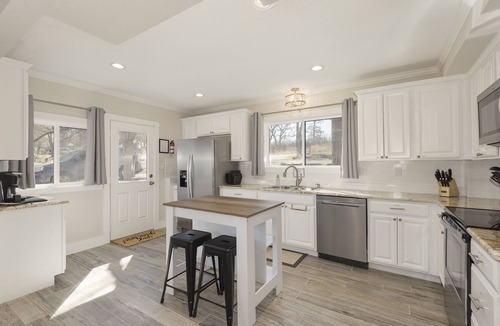 Pottsboro House | NEW! ♦ Fun & Modern Lake Retreat ♦ Near Marina!