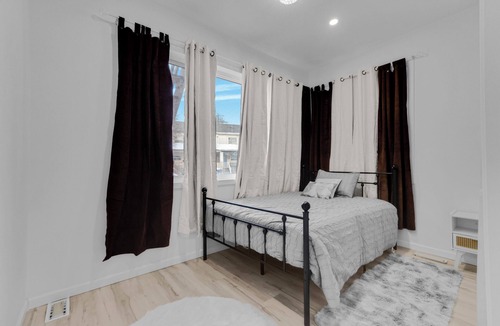 Earlscourt House | New furnished cozy practical house for 5