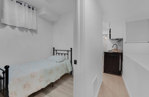 Earlscourt House | New furnished cozy practical house for 5