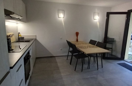 Buzignargues House | New gîte - 2 bedrooms, private garden, air conditioning & parking.