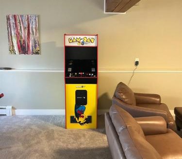 Turnagain House | New-Game Room-Nearby Lake-Airport-Family-Bear Haus