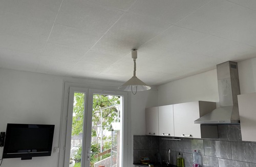 Labrousse Apartment | New garden level of 33 m2 in a house in the center of town. Shaded terrace
