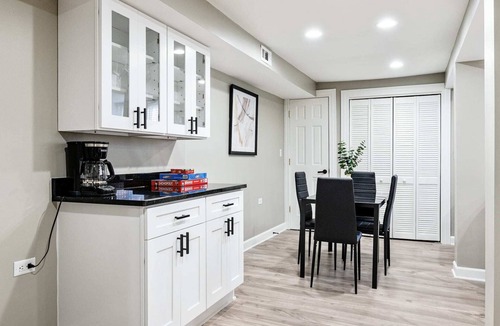Lincoln Park Apartment | New Garden Studio near Wrigley/DePaul/Dwtn