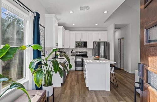 Lockhart House | New Getaway with Private Patio Near Downtown Lockhart