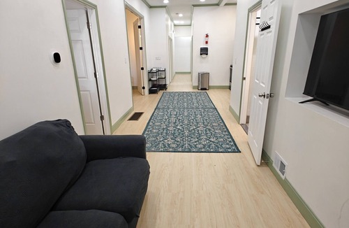 Downtown Niagara Falls Apartment | New! Golden Getaway walk to the falls