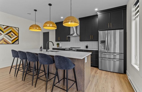 St. John's House | NEW Golfers Dream Modern Patio King Bed