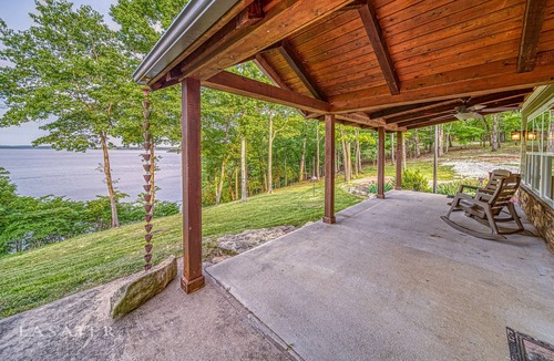 Boone County House | New! Gorgeous 3bd 2bth LAKEFRONT House on Bull Shoals! Pet Friendly!