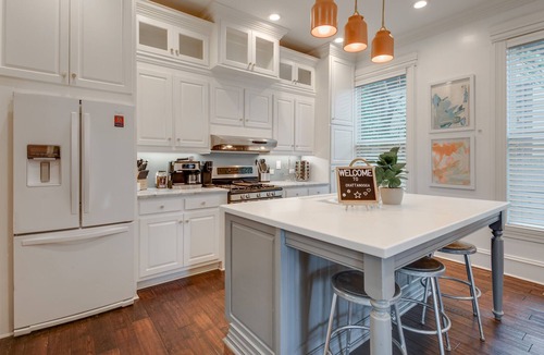 Chattanooga House | NEW! Gorgeous Victorian Home - Family Oasis Fenced Yard - Pets Allowed! Hot Tub!