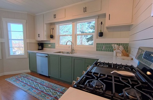 Grand Marais House | NEW: "Gray Duck" by the Harbor: Walk Anywhere from this Sweet 4BR Home w/Sauna!