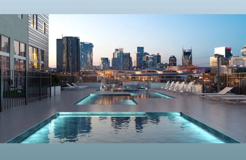 The Gulch Condo | New! Gulch Grandeur⁣ ⁂ Walk, Shop, Dine! Infinity Pool w/Views+Fire pits+Studios