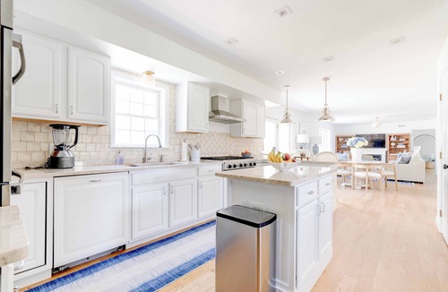 East Quogue House | New Hamptons Home-Yr-Round HotTub, MovieTheater,Pool to open May 15, GameRm, Gym