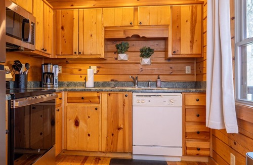 West Jefferson House | New! Hand-Stacked Log Cabin TH | Mountain Views | Short Walk to Downtown WJ