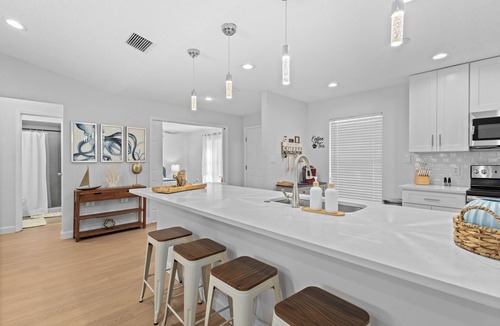Gulf Gate Estates House | NEW heated POOL -5 min from Siesta, 3/2 House , fully fenced