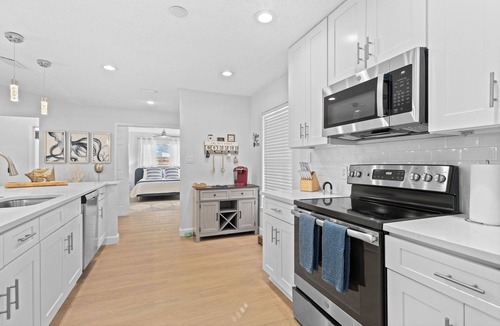 Gulf Gate Estates House | NEW heated POOL -5 min from Siesta, 3/2 House , fully fenced