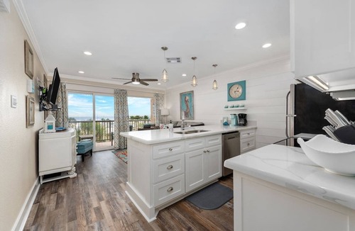 Galveston Condo | New Heated Pool & HOT Tub! Oceanview!