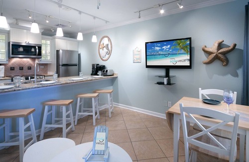 Galveston Condo | NEW Heated Pool & HOT Tub! Top Floor Very CLEAN