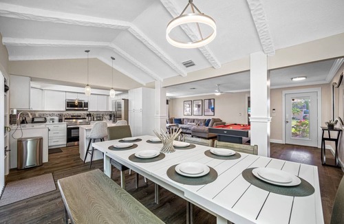 Tampa Shores House | NEW Heated Salt Pool & Spa on Waterfront Canal