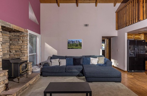 Oakhurst House | New! Hillside | Valley View