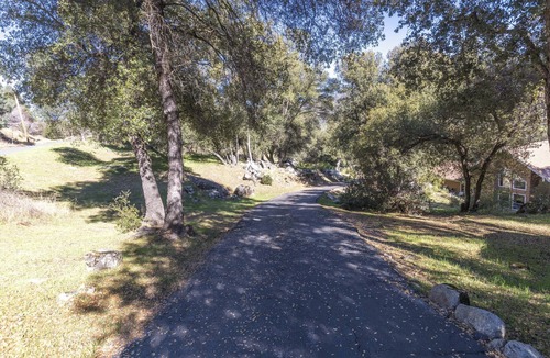 Oakhurst House | New! Hillside | Valley View
