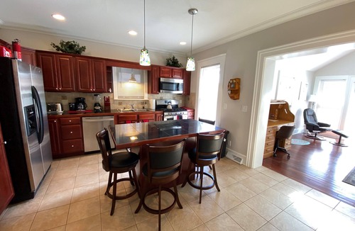 Racine House | New! Historic! Pro Cleaned, Self Check In Sleeps 16